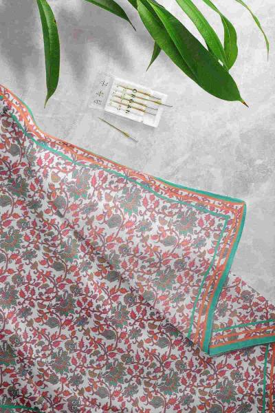 Sarmaşık Desenli Eşarp Benetton