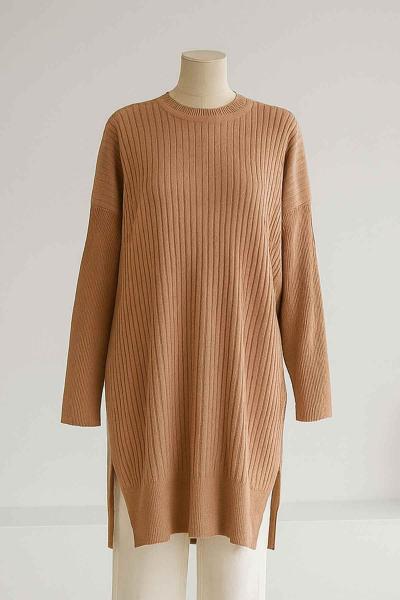 Sıfır Yaka Kendinden Çizgili Yırtmaçlı Triko Tunik Camel