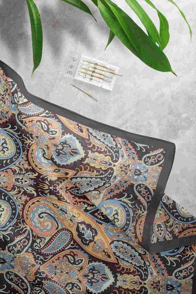 Hint Zambak Desenli Şal Siyah