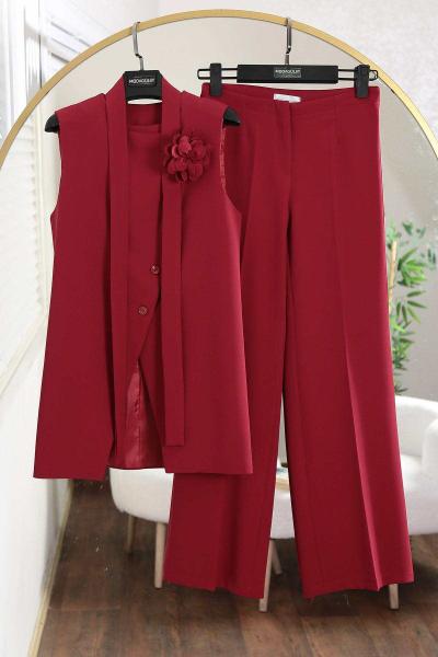 Yeleği Verev Kesim Gül Aksesuarlı Pantolonlu Dabıl Takım Bordo