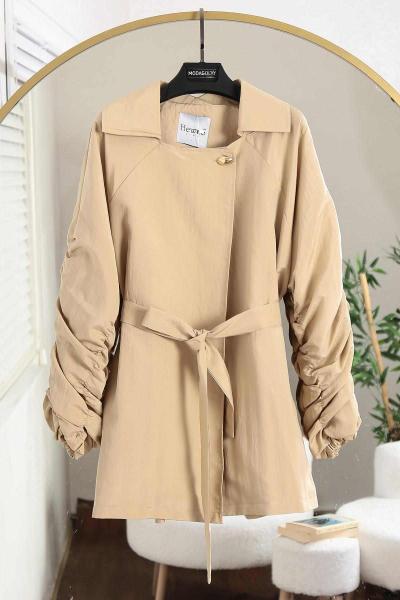 Kolları Arkası Büzgülü Kuşaklı Kısa Trenç Vizon