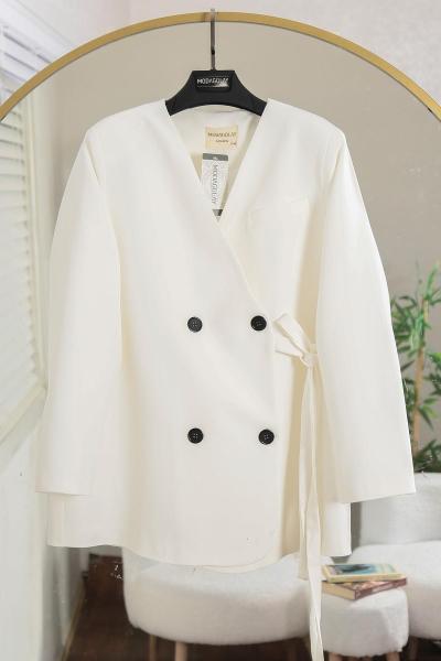 Dört Düğmeli V Yaka Yandan Bağlamalı Dabıl Ceket Ekru