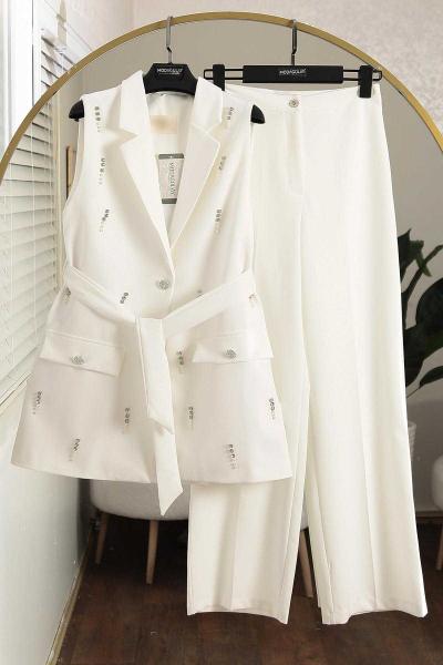 Çift Cepli Yeleği Taş Detaylı Dabıl Pantolonlu Takım Ekru