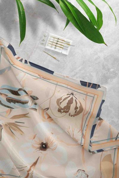 Çiçek Tablosu Desenli Eşarp Lacivert Bej