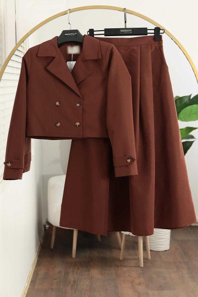 Dört Düğmeli Kısa Ceket Pileli Etekli Takım Açık Kahve