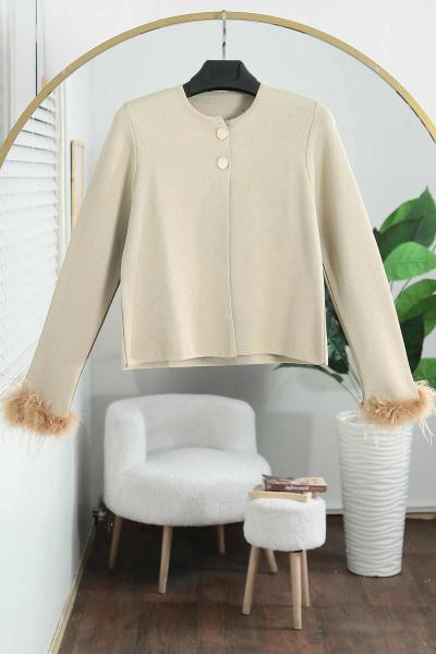 Kolları Tüylü İki Düğmeli Kısa Triko Hırka Bej