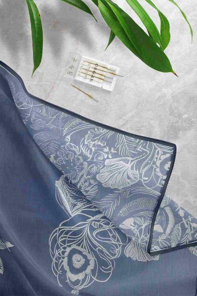 Çizgi Yaprak Desenli Eşarp Lacivert