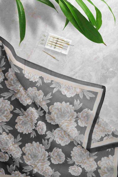 Çiçek Desenli Eşarp Siyah