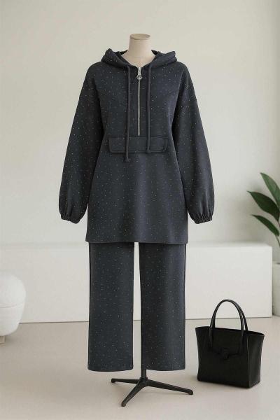 Üstü Taş Detaylı Kapşonlu Pantolonlu Aysho Takım Füme